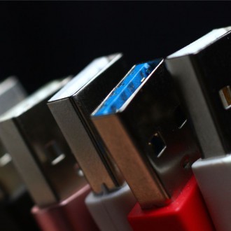 Co znamená barva konektoru na portech USB?